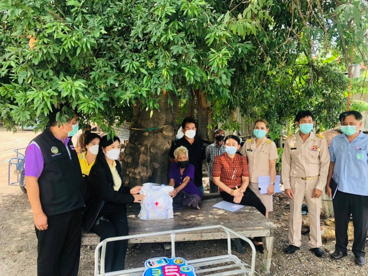 ? CDD KAN News : พช.กาญจน์ ผนึกกำลังส่วนราชการจังหวัดกาญจนบุรี ในโครงการจังหวัดเคลื่อนที่ บำบัดทุกข์ บำรุงสุข สร้างรอยยิ้มให้กับประชาชนประจำปี 2565 ในพื้นที่อำเภอห้วยกระเจา