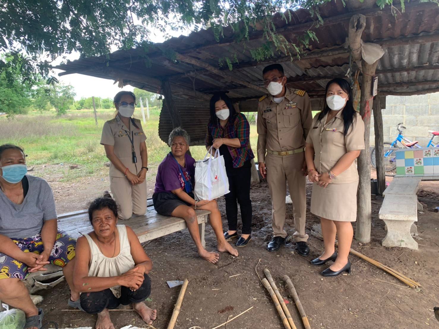? CDD KAN News : พช.กาญจน์ ผนึกกำลังส่วนราชการจังหวัดกาญจนบุรี ในโครงการจังหวัดเคลื่อนที่ บำบัดทุกข์ บำรุงสุข สร้างรอยยิ้มให้กับประชาชนประจำปี 2565 ในพื้นที่อำเภอห้วยกระเจา