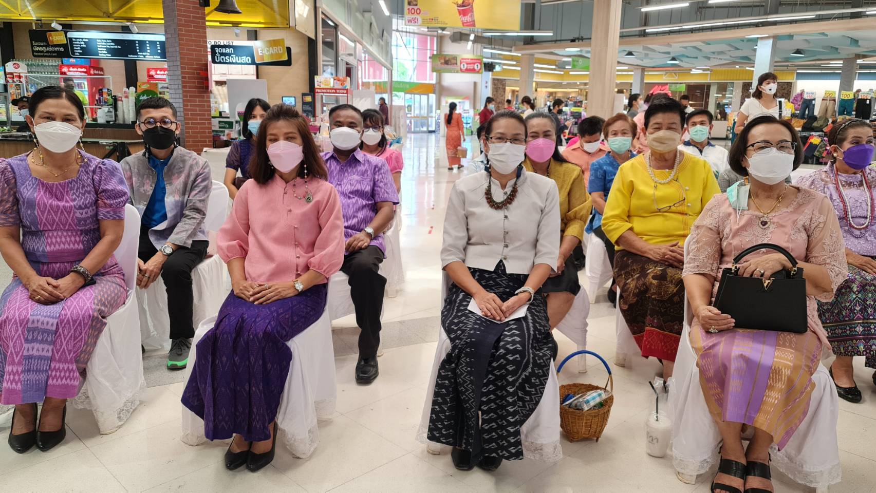 ? CDD KAN News : พช.กาญจนบุรี เปิดงานโครงการส่งเสริมช่องทางการตลาดผลิตภัณฑ์กลุ่มอาชีพสมาชิกกองทุนพัฒนาบทบาทสตรี