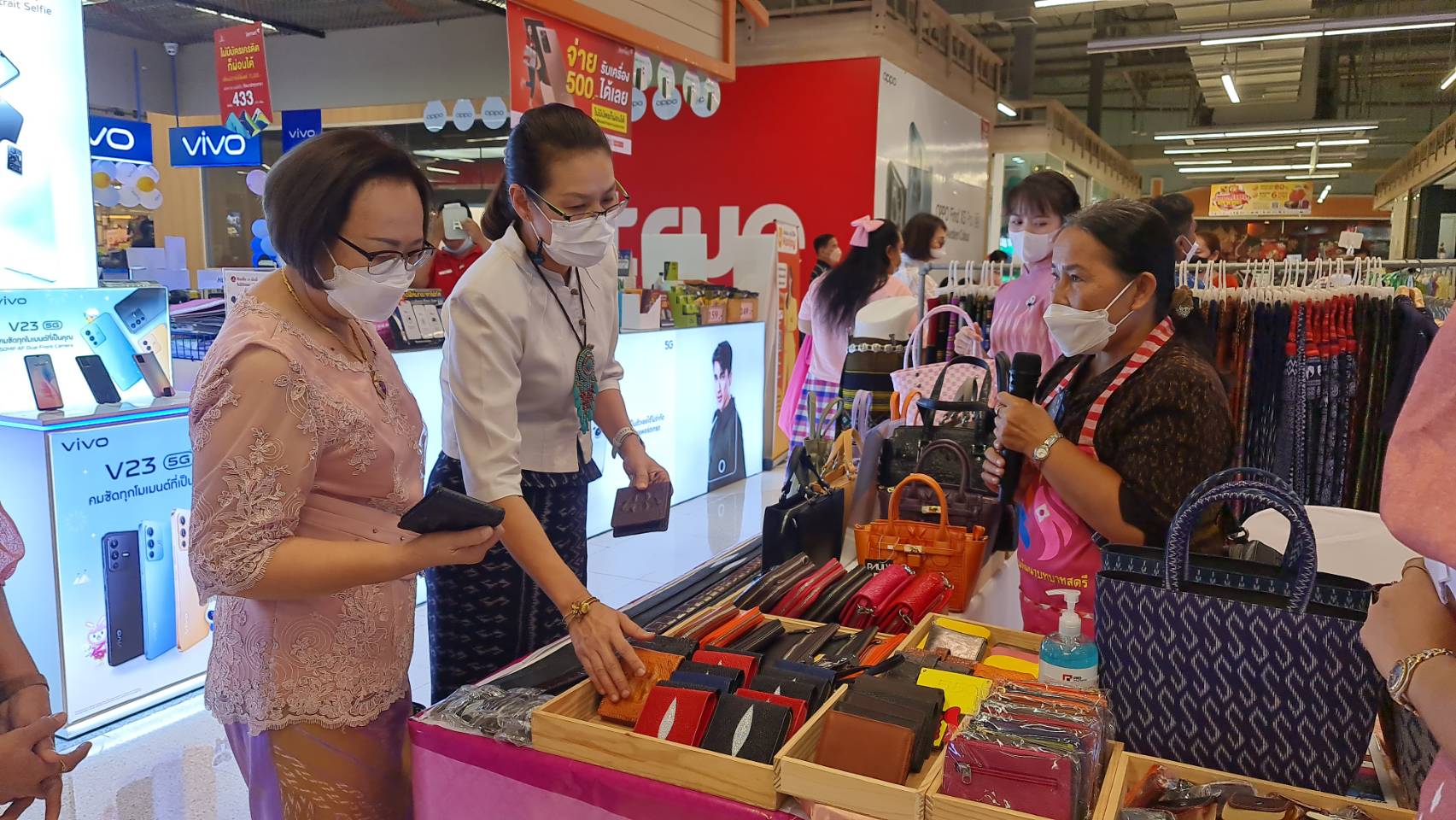 ? CDD KAN News : พช.กาญจนบุรี เปิดงานโครงการส่งเสริมช่องทางการตลาดผลิตภัณฑ์กลุ่มอาชีพสมาชิกกองทุนพัฒนาบทบาทสตรี
