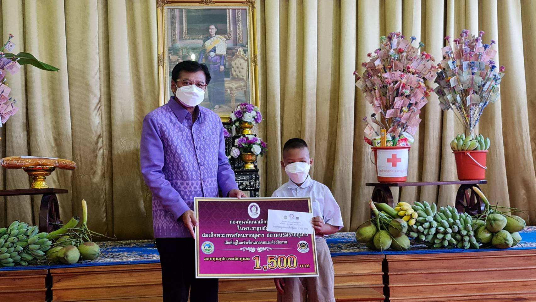? CDD KAN News : พช.กาญจนบุรี จัดพิธีทอดผ้าป่าสมทบกองทุนพัฒนาเด็กชนบท ในพระราชูปถัมภ์สมเด็จพระเทพรัตนราชสุดาฯ สยามบรมราชกุมารี ประจำปี 2565