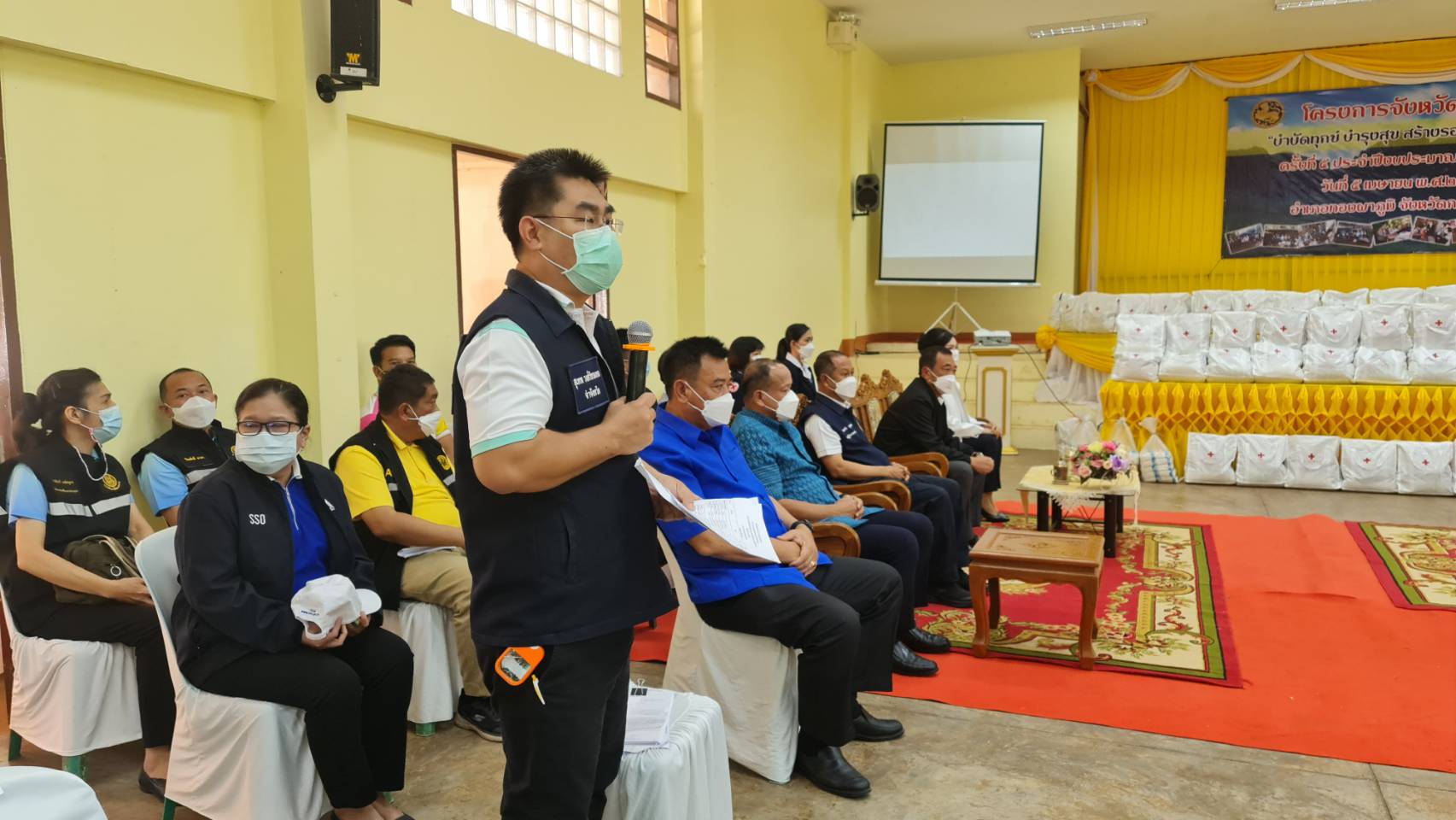 ? CDD KAN News : พช.กาญจน์ ผนึกกำลังส่วนราชการจังหวัดกาญจนบุรี ในโครงการจังหวัดเคลื่อนที่ บำบัดทุกข์ บำรุงสุข สร้างรอยยิ้มให้กับประชาชนประจำปี 2565 ในพื้นที่อำเภอทองผาภูมิ