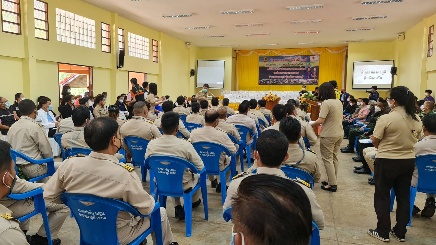 ? CDD KAN News : พช.กาญจน์ ผนึกกำลังส่วนราชการจังหวัดกาญจนบุรี ในโครงการจังหวัดเคลื่อนที่ บำบัดทุกข์ บำรุงสุข สร้างรอยยิ้มให้กับประชาชนประจำปี 2565 ในพื้นที่อำเภอทองผาภูมิ