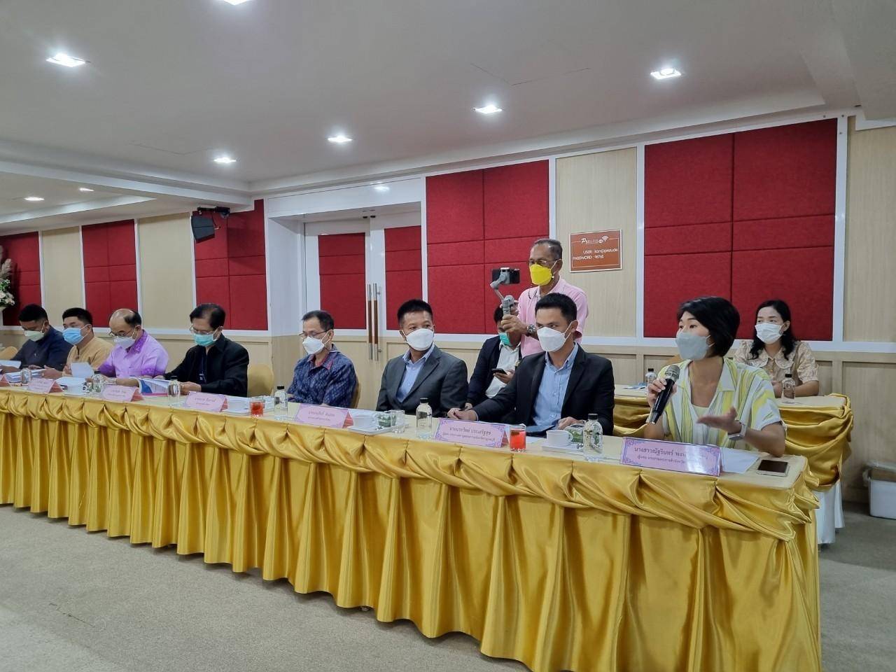 ? CDD KAN News : พช.กาญจน์ ร่วมการประชุมคณะกรรมการบริหารศูนย์ส่งเสริมความรับผิดชอบต่อสังคมของภาคธุรกิจจังหวัดกาญจนบุรี ครั้งที่ 1/2565