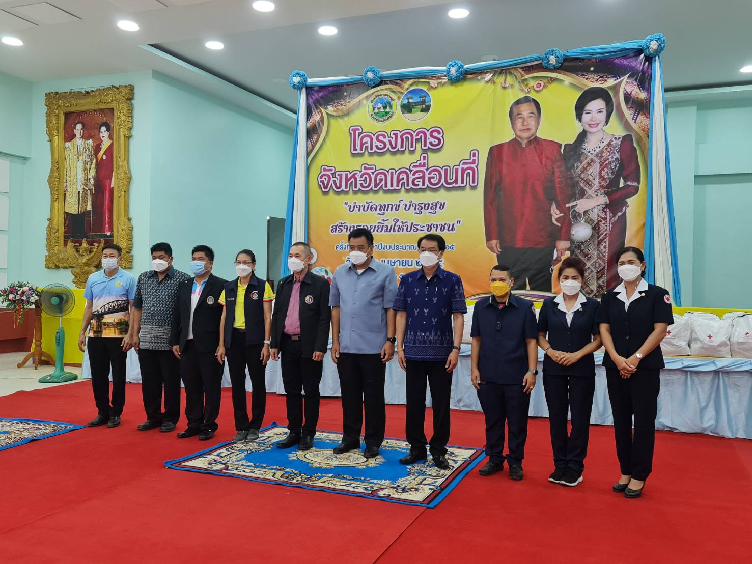 ? CDD KAN News : พช.กาญจน์ ผนึกกำลังส่วนราชการจังหวัดกาญจนบุรี ในโครงการจังหวัดเคลื่อนที่ บำบัดทุกข์ บำรุงสุข สร้างรอยยิ้มให้กับประชาชนประจำปี 2565 ในพื้นที่อำเภอด่านมะขามเตี้ย พร้อมลงพื้นที่เยี่ยมเยียนและมอบสิ่งของ“แก้จน Mobile”ให้กับครอบครัวที่ต้องได้รับการช่วยเหลือ