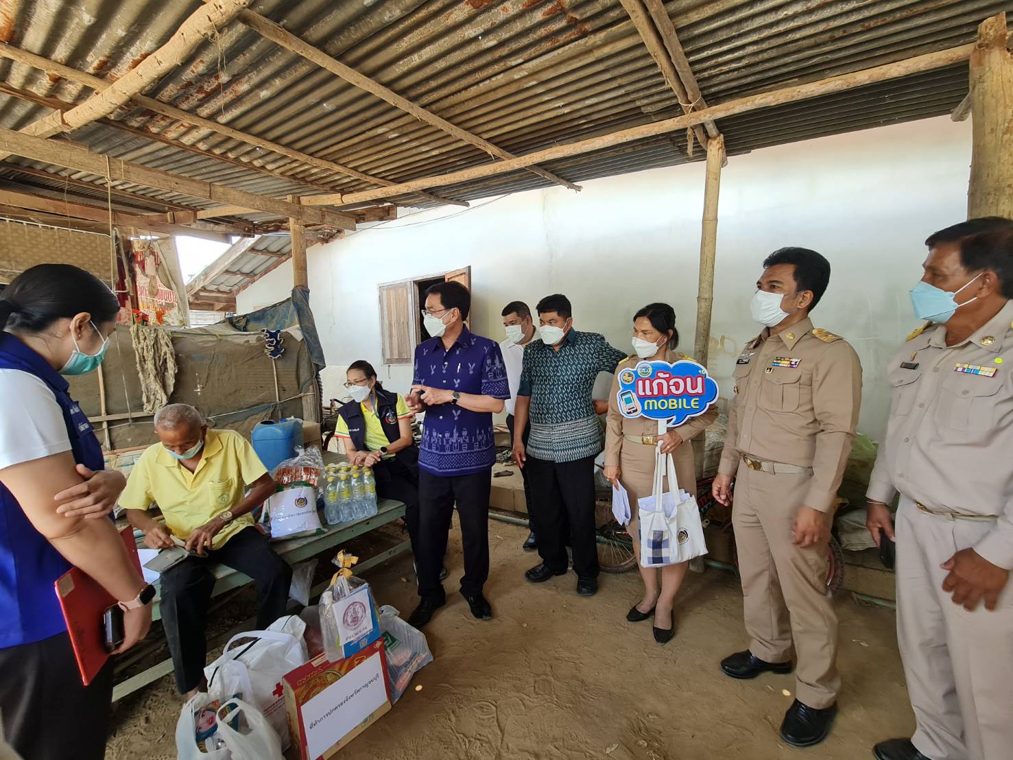 ? CDD KAN News : พช.กาญจน์ ผนึกกำลังส่วนราชการจังหวัดกาญจนบุรี ในโครงการจังหวัดเคลื่อนที่ บำบัดทุกข์ บำรุงสุข สร้างรอยยิ้มให้กับประชาชนประจำปี 2565 ในพื้นที่อำเภอด่านมะขามเตี้ย พร้อมลงพื้นที่เยี่ยมเยียนและมอบสิ่งของ“แก้จน Mobile”ให้กับครอบครัวที่ต้องได้รับการช่วยเหลือ