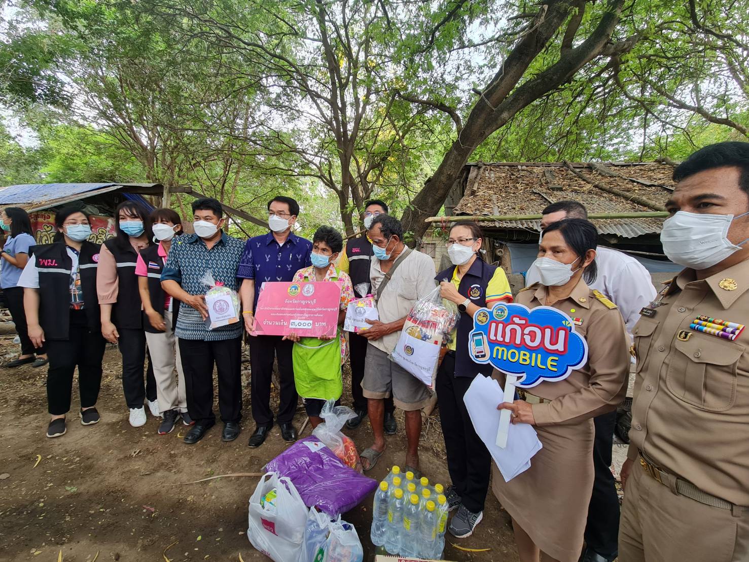 ? CDD KAN News : พช.กาญจน์ ผนึกกำลังส่วนราชการจังหวัดกาญจนบุรี ในโครงการจังหวัดเคลื่อนที่ บำบัดทุกข์ บำรุงสุข สร้างรอยยิ้มให้กับประชาชนประจำปี 2565 ในพื้นที่อำเภอด่านมะขามเตี้ย พร้อมลงพื้นที่เยี่ยมเยียนและมอบสิ่งของ“แก้จน Mobile”ให้กับครอบครัวที่ต้องได้รับการช่วยเหลือ
