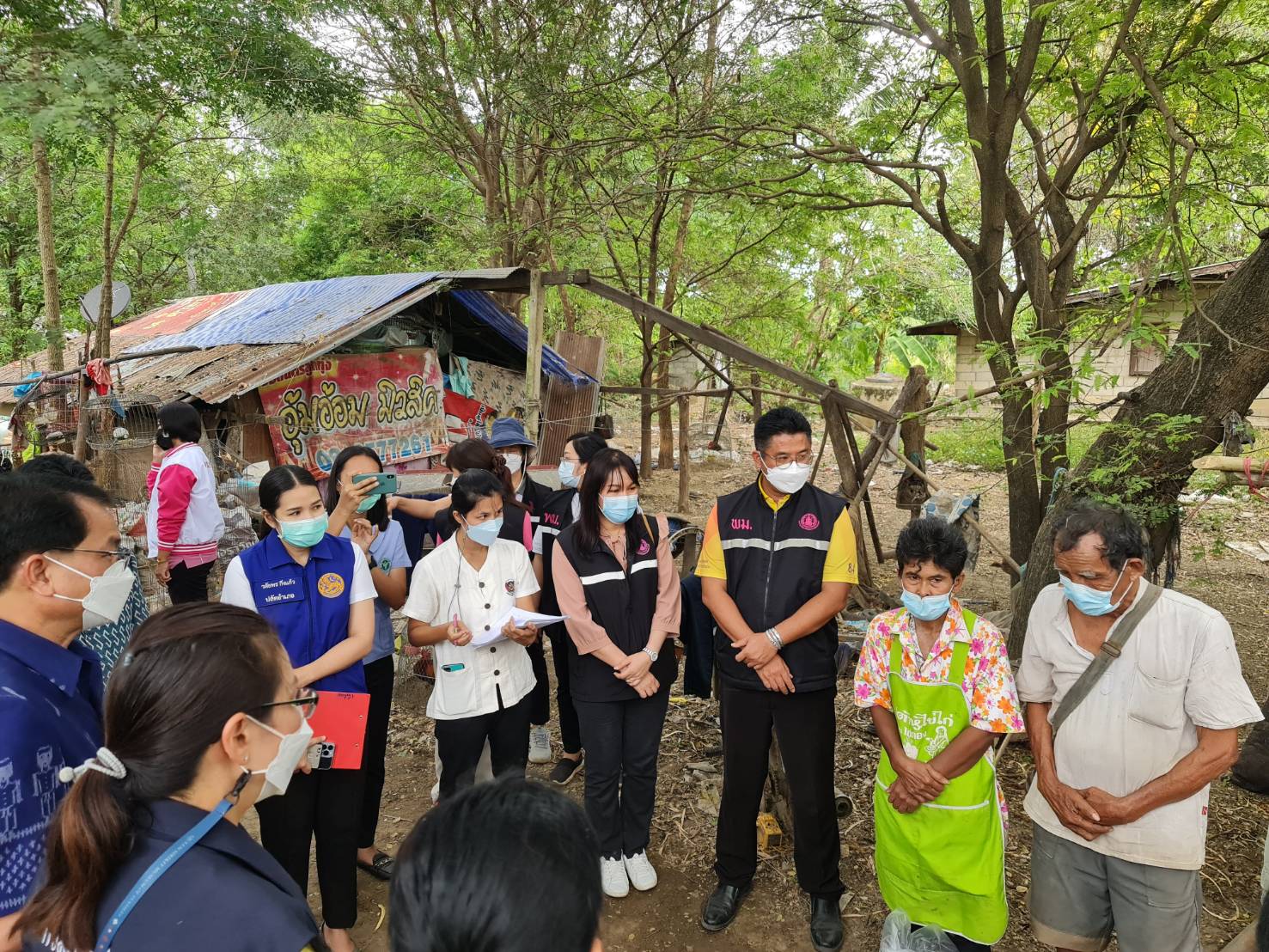 ? CDD KAN News : พช.กาญจน์ ผนึกกำลังส่วนราชการจังหวัดกาญจนบุรี ในโครงการจังหวัดเคลื่อนที่ บำบัดทุกข์ บำรุงสุข สร้างรอยยิ้มให้กับประชาชนประจำปี 2565 ในพื้นที่อำเภอด่านมะขามเตี้ย พร้อมลงพื้นที่เยี่ยมเยียนและมอบสิ่งของ“แก้จน Mobile”ให้กับครอบครัวที่ต้องได้รับการช่วยเหลือ