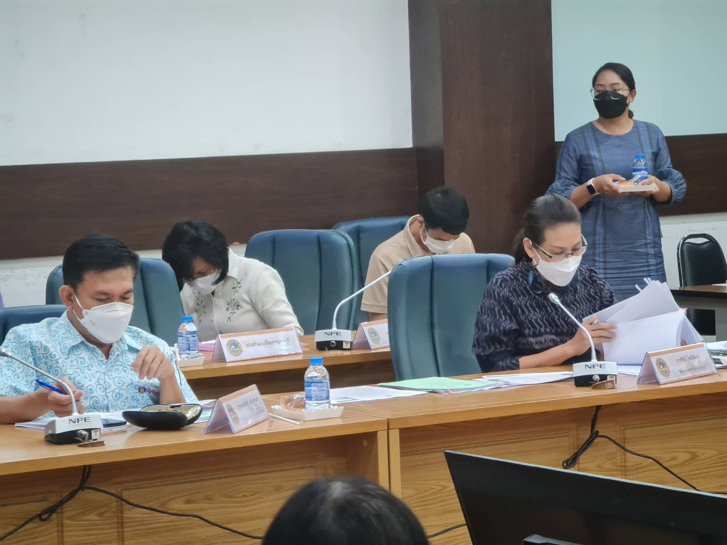 ? CDD KAN News : พช.กาญจน์จัดการประชุมติดตามผลความก้าวหน้าการดำเนินงานขจัดความยากจนและพัฒนาคนทุกช่วงวัยอย่างยั่งยืน ตามหลักปรัชญาของเศรษฐกิจพอเพียงจังหวัดกาญจนบุรี ครั้งที่ 1/2565