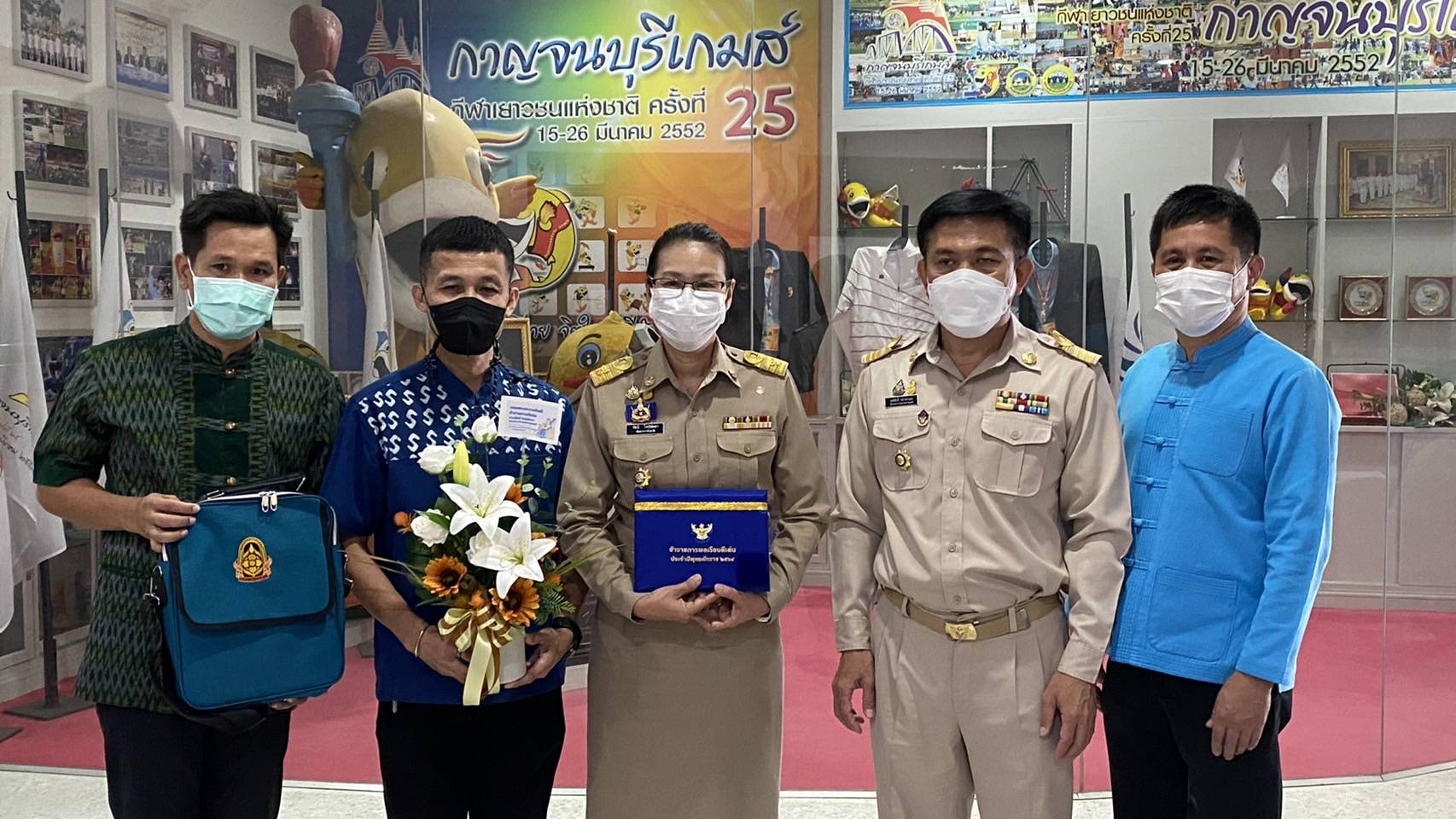 ? CDD KAN News : พัฒนาการจังหวัดกาญจนบุรี รับรางวัลข้าราชการพลเรือนดีเด่นประจำปี 2564 ระดับประเทศ