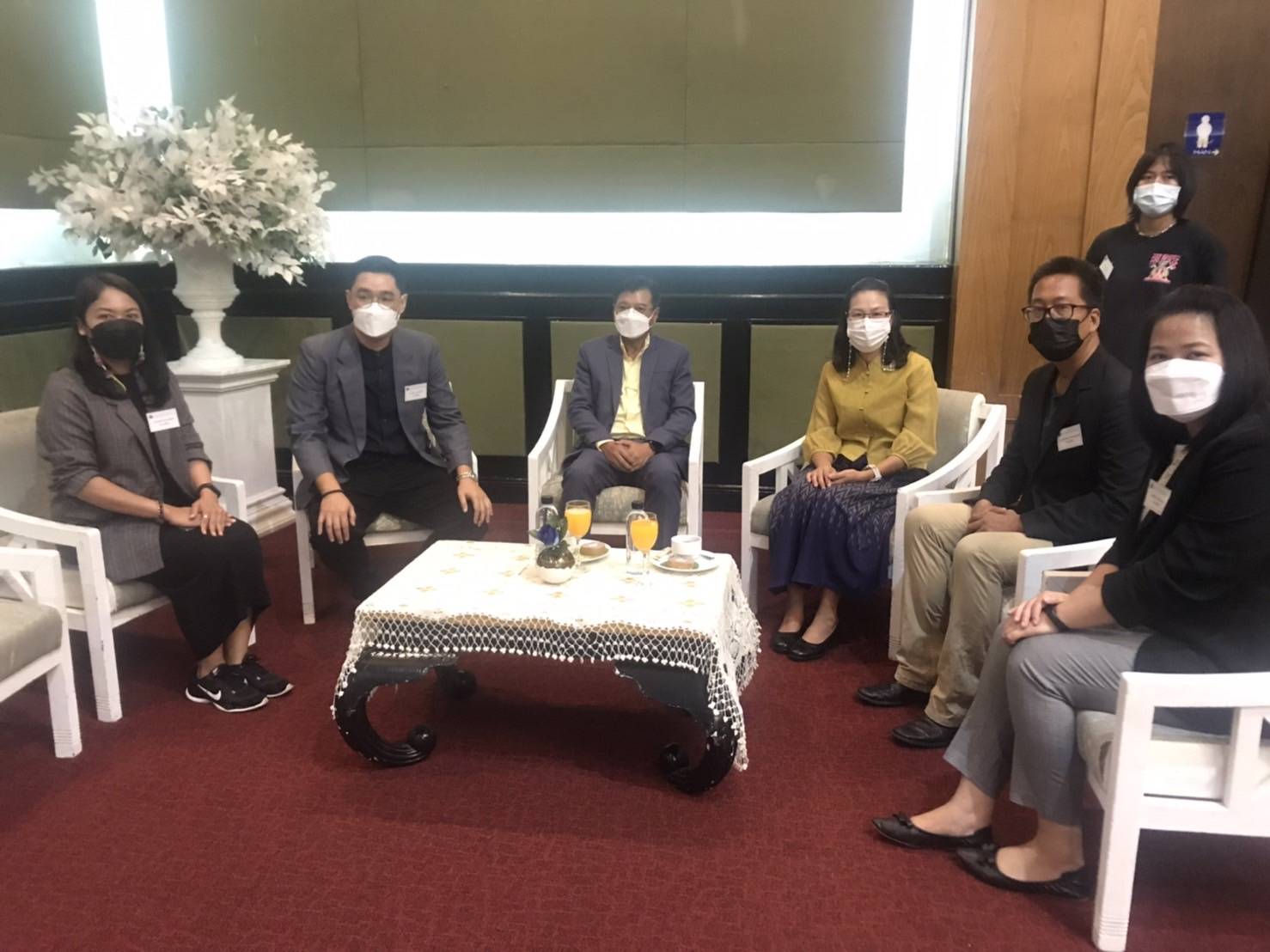 ? CDD KAN News : พช.กาญจน์ร่วมโครงการอบรมเชิงปฏิบัติการ “การจัดการวัสดุสร้างสรรค์ สู่การพัฒนารูปแบบเครื่องประดับจากเศษพลอยและพลอยเกรดต่ำจังหวัดกาญจนบุรี”