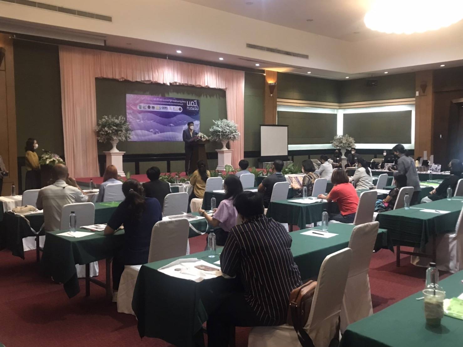 ? CDD KAN News : พช.กาญจน์ร่วมโครงการอบรมเชิงปฏิบัติการ “การจัดการวัสดุสร้างสรรค์ สู่การพัฒนารูปแบบเครื่องประดับจากเศษพลอยและพลอยเกรดต่ำจังหวัดกาญจนบุรี”