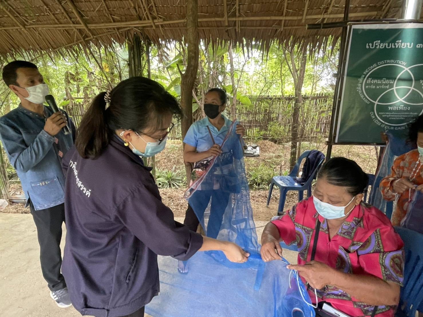 ? CDD KAN News : พัฒนาการจังหวัดกาญจนบุรี ร่วมกิจกรรม “โครงการสานพลังสตรีกาญจน์ขจัดความยากจนอย่างยั่งยืน” ณ อำเภอพนมทวน