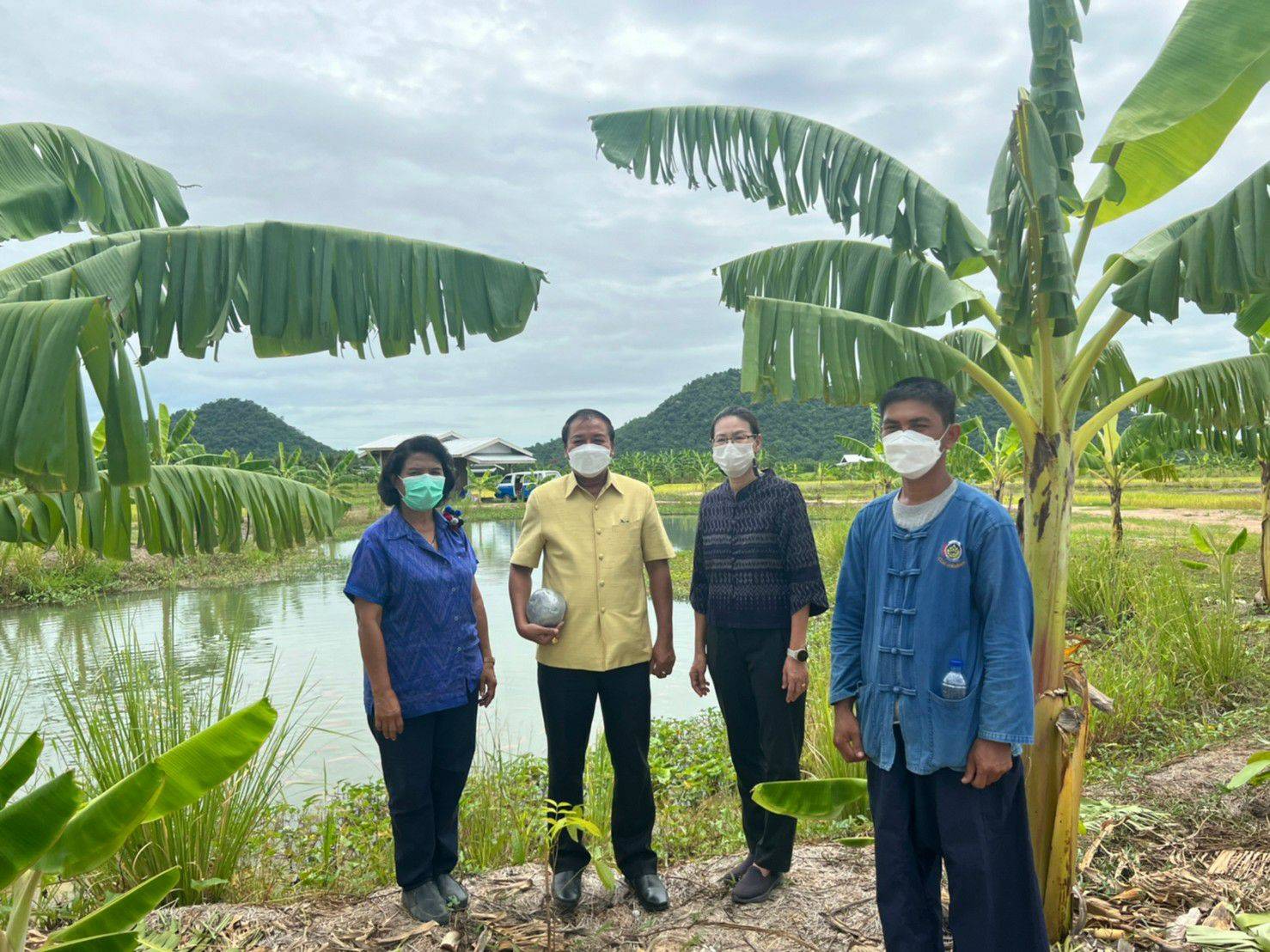 ? CDD KAN News : นายสรสาสน์ สีเพ็ง ผู้ตรวจราชการกรมการพัฒนาชุมชน เขตตรวจราชการที่ 3 กลุ่มจังหวัดภาคกลางตอนล่าง 1 และคณะกรรมการคัดเลือกฯ ลงพื้นที่คัดเลือกข้าราชการ ลูกจ้างประจำ และพนักงานราชการดีเด่น กรมการพัฒนาชุมชน ประจำปี พ.ศ.2565 จังหวัดกาญจนบุรี