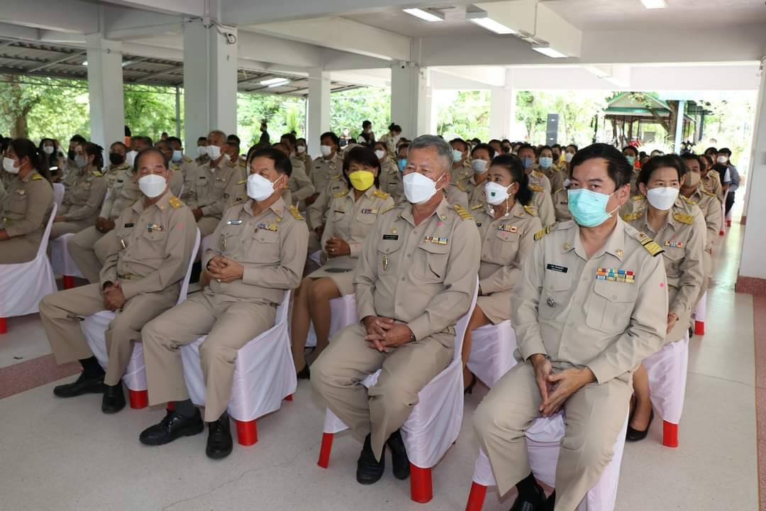 ? CDD KAN News : พช.กาญจน์ ผนึกกำลังส่วนราชการจังหวัดกาญจนบุรี ในโครงการจังหวัดเคลื่อนที่ บำบัดทุกข์ บำรุงสุข สร้างรอยยิ้มให้กับประชาชนประจำปี 2565 ในพื้นที่อำเภอเมืองกาญจนบุรี พร้อมลงพื้นที่เยี่ยมเยียนและมอบสิ่งของ“แก้จน Mobile”ให้กับครอบครัวที่ต้องได้รับการช่วยเหลือ