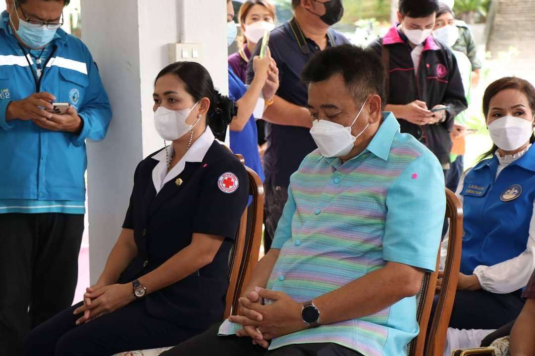 ? CDD KAN News : พช.กาญจน์ ผนึกกำลังส่วนราชการจังหวัดกาญจนบุรี ในโครงการจังหวัดเคลื่อนที่ บำบัดทุกข์ บำรุงสุข สร้างรอยยิ้มให้กับประชาชนประจำปี 2565 ในพื้นที่อำเภอเมืองกาญจนบุรี พร้อมลงพื้นที่เยี่ยมเยียนและมอบสิ่งของ“แก้จน Mobile”ให้กับครอบครัวที่ต้องได้รับการช่วยเหลือ