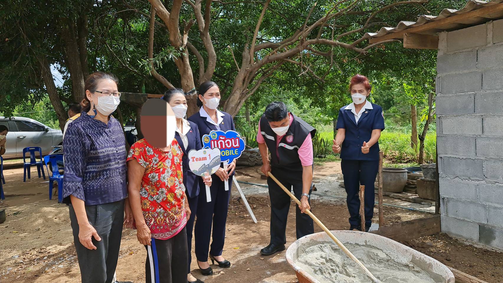 ? CDD KAN News : พช.กาญจน์ ผนึกกำลังส่วนราชการจังหวัดกาญจนบุรี ในโครงการจังหวัดเคลื่อนที่ บำบัดทุกข์ บำรุงสุข สร้างรอยยิ้มให้กับประชาชนประจำปี 2565 ในพื้นที่อำเภอเมืองกาญจนบุรี พร้อมลงพื้นที่เยี่ยมเยียนและมอบสิ่งของ“แก้จน Mobile”ให้กับครอบครัวที่ต้องได้รับการช่วยเหลือ