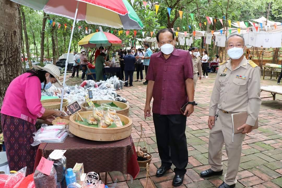 ? CDD KAN News : พช.กาญจน์ ผนึกกำลังส่วนราชการจังหวัดกาญจนบุรี ในโครงการจังหวัดเคลื่อนที่ บำบัดทุกข์ บำรุงสุข สร้างรอยยิ้มให้กับประชาชนประจำปี 2565 ในพื้นที่อำเภอเมืองกาญจนบุรี พร้อมลงพื้นที่เยี่ยมเยียนและมอบสิ่งของ“แก้จน Mobile”ให้กับครอบครัวที่ต้องได้รับการช่วยเหลือ