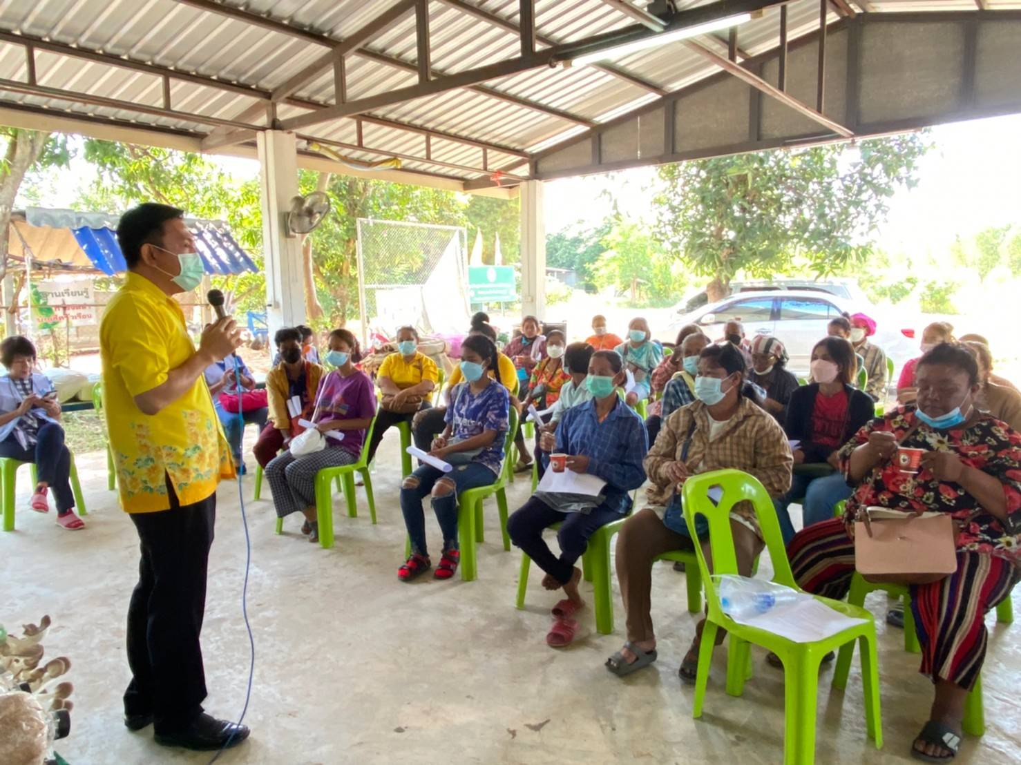 ? CDD KAN News : พช.กาญจน์ร่วมกับชมรมแม่ดีเด่นแห่งชาติจังหวัดกาญจนบุรี จัดอบรมโครงการส่งเสริมชีพแก่สตรีครัวเรือนยากจน รุ่นที่ 1 ในพื้นที่อำเภอหนองปรือ