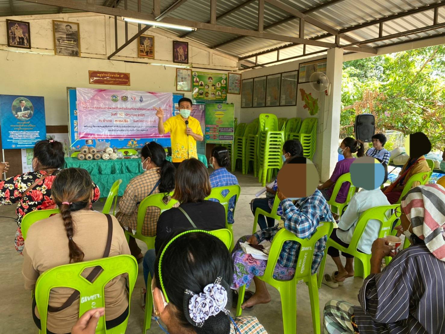 ? CDD KAN News : พช.กาญจน์ร่วมกับชมรมแม่ดีเด่นแห่งชาติจังหวัดกาญจนบุรี จัดอบรมโครงการส่งเสริมชีพแก่สตรีครัวเรือนยากจน รุ่นที่ 1 ในพื้นที่อำเภอหนองปรือ