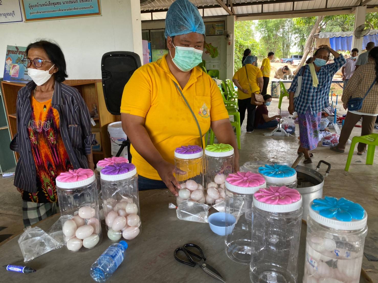 ? CDD KAN News : พช.กาญจน์ร่วมกับชมรมแม่ดีเด่นแห่งชาติจังหวัดกาญจนบุรี จัดอบรมโครงการส่งเสริมชีพแก่สตรีครัวเรือนยากจน รุ่นที่ 1 ในพื้นที่อำเภอหนองปรือ