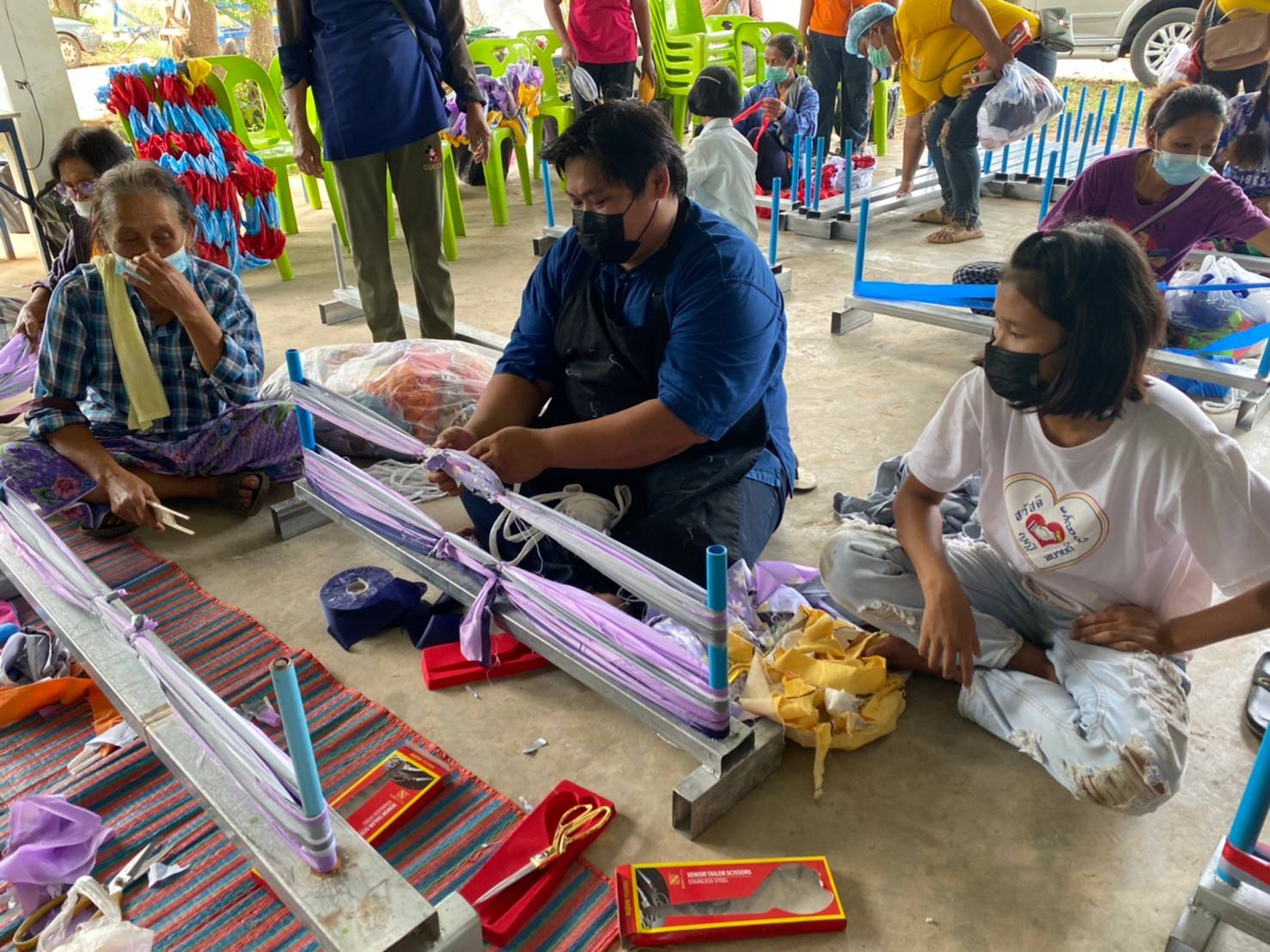 ? CDD KAN News : พช.กาญจน์ร่วมกับชมรมแม่ดีเด่นแห่งชาติจังหวัดกาญจนบุรี จัดอบรมโครงการส่งเสริมชีพแก่สตรีครัวเรือนยากจน รุ่นที่ 1 ในพื้นที่อำเภอหนองปรือ