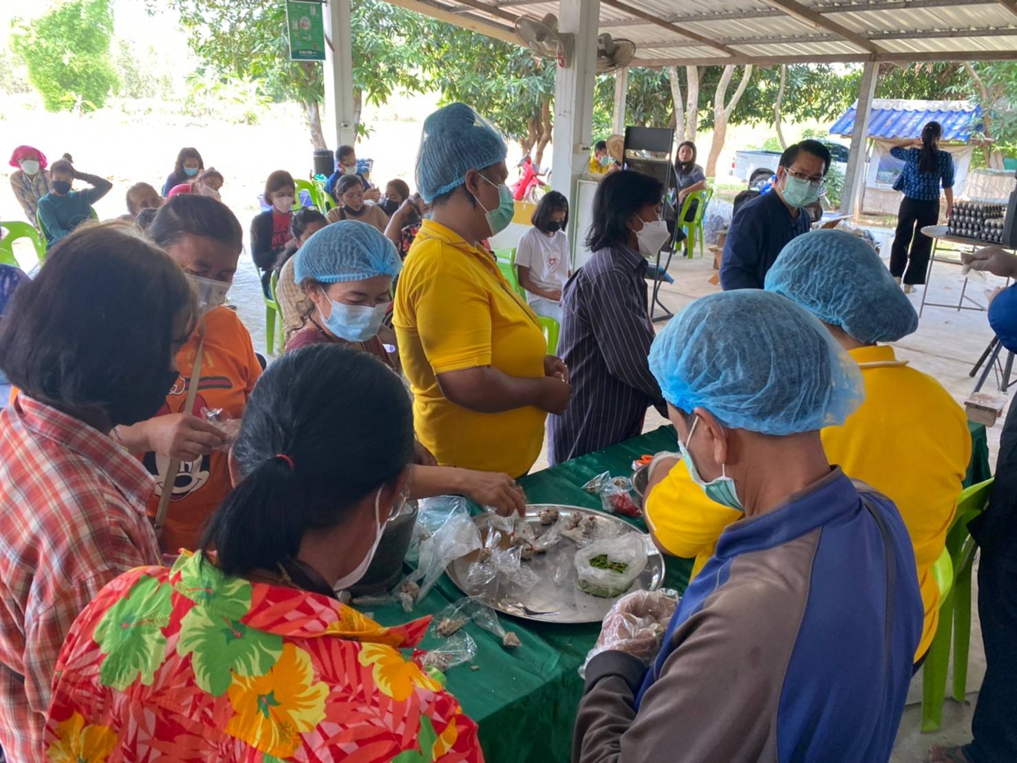 ? CDD KAN News : พช.กาญจน์ร่วมกับชมรมแม่ดีเด่นแห่งชาติจังหวัดกาญจนบุรี จัดอบรมโครงการส่งเสริมชีพแก่สตรีครัวเรือนยากจน รุ่นที่ 1 ในพื้นที่อำเภอหนองปรือ