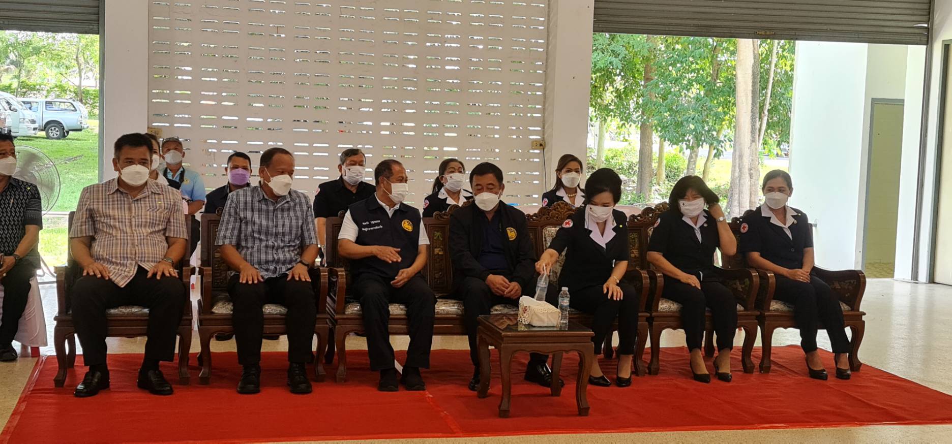 CDD KAN News : พช.กาญจน์ ผนึกกำลังร่วมกับส่วนราชการจังหวัดกาญจนบุรี ในโครงการจังหวัดเคลื่อนที่ บำบัดทุกข์ บำรุงสุข สร้างรอยยิ้มให้กับประชาชนประจำปี 2565 ในพื้นที่อำเภอศรีสวัสดิ์ พร้อมลงพื้นที่เยี่ยมเยียนและมอบสิ่งของ“แก้จน Mobile”ให้กับครอบครัวที่ต้องได้รับการช่วยเหลือ