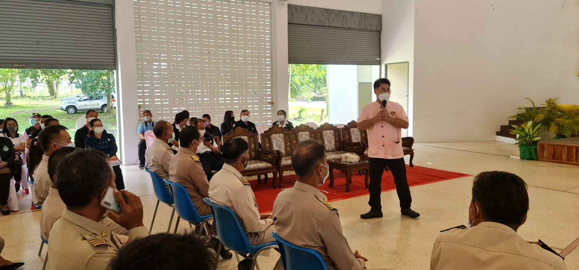 CDD KAN News : พช.กาญจน์ ผนึกกำลังร่วมกับส่วนราชการจังหวัดกาญจนบุรี ในโครงการจังหวัดเคลื่อนที่ บำบัดทุกข์ บำรุงสุข สร้างรอยยิ้มให้กับประชาชนประจำปี 2565 ในพื้นที่อำเภอศรีสวัสดิ์ พร้อมลงพื้นที่เยี่ยมเยียนและมอบสิ่งของ“แก้จน Mobile”ให้กับครอบครัวที่ต้องได้รับการช่วยเหลือ