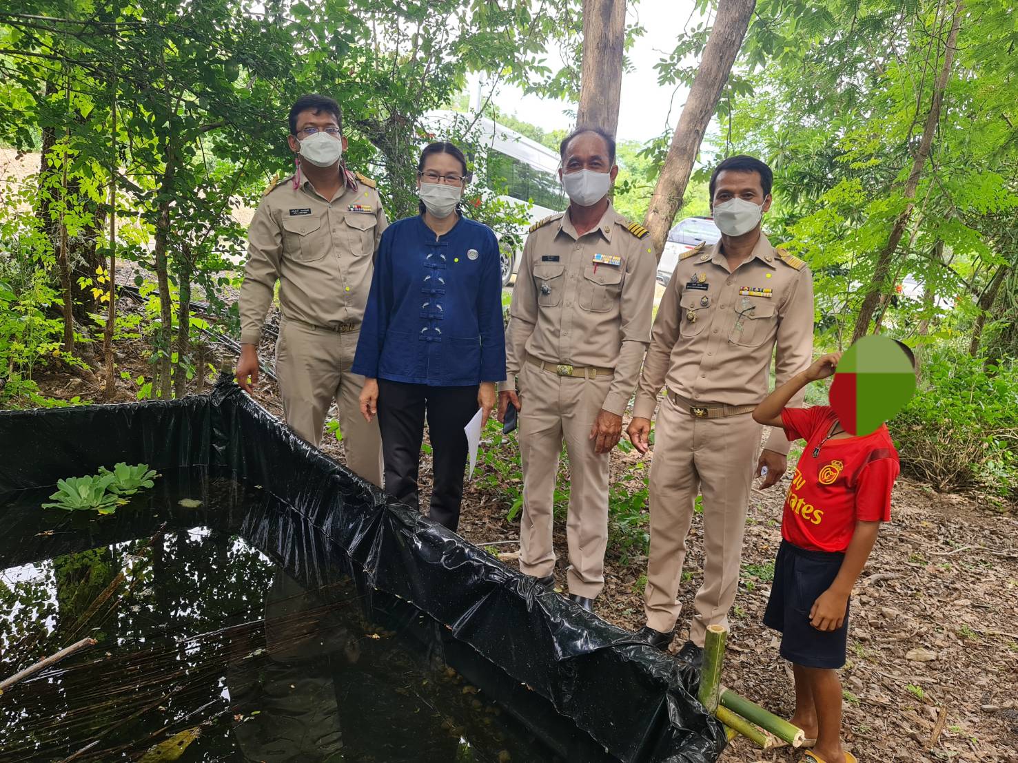 CDD KAN News : พช.กาญจน์ ผนึกกำลังร่วมกับส่วนราชการจังหวัดกาญจนบุรี ในโครงการจังหวัดเคลื่อนที่ บำบัดทุกข์ บำรุงสุข สร้างรอยยิ้มให้กับประชาชนประจำปี 2565 ในพื้นที่อำเภอศรีสวัสดิ์ พร้อมลงพื้นที่เยี่ยมเยียนและมอบสิ่งของ“แก้จน Mobile”ให้กับครอบครัวที่ต้องได้รับการช่วยเหลือ