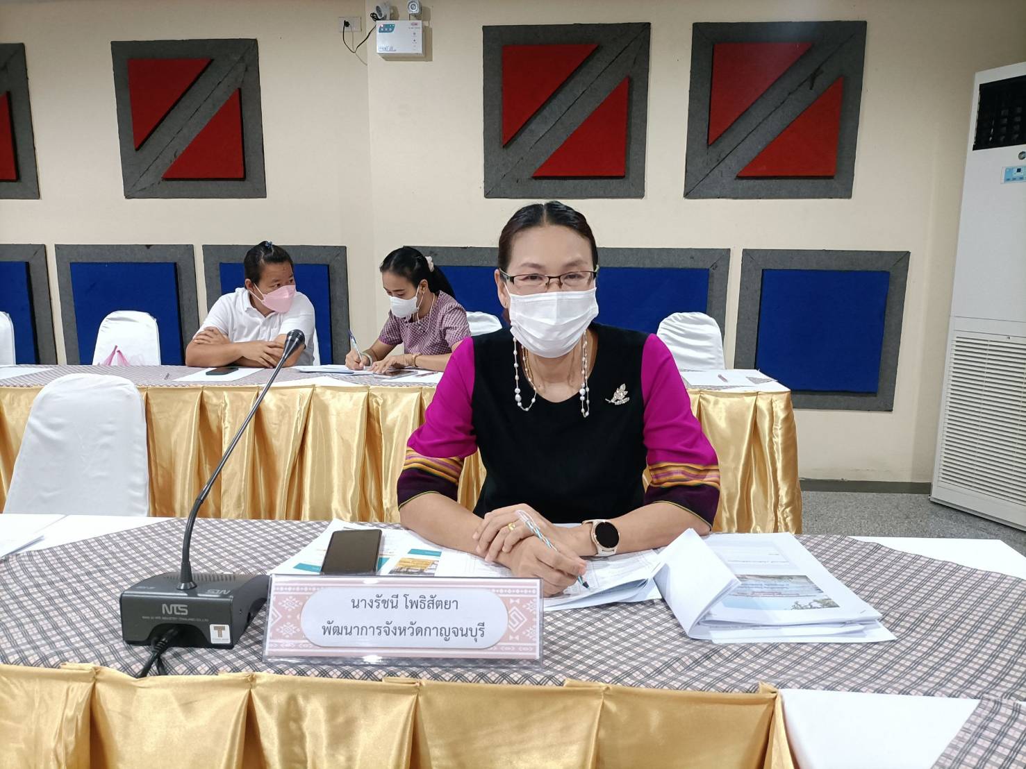 ? CDD KAN News : พช.กาญจนบุรี ประชุมกิจกรรมการพัฒนาผลิตภัณฑ์ OTOP โดยเครือข่ายองค์ความรู้ (KBO) จังหวัดกาญจนบุรี