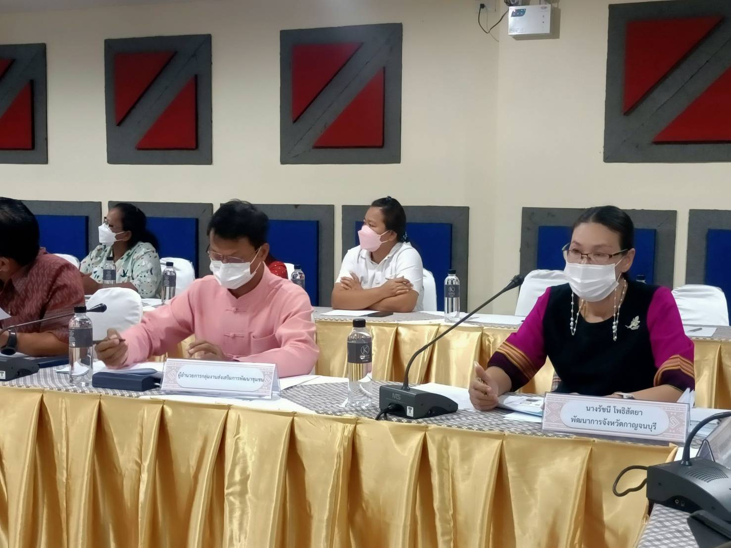 ? CDD KAN News : พช.กาญจนบุรี ประชุมกิจกรรมการพัฒนาผลิตภัณฑ์ OTOP โดยเครือข่ายองค์ความรู้ (KBO) จังหวัดกาญจนบุรี