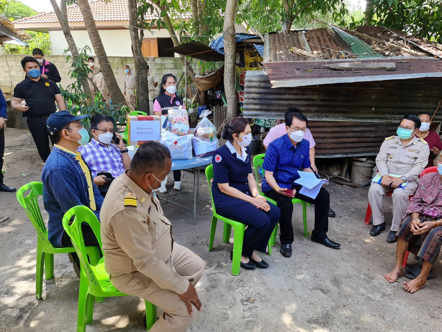 ? CDD KAN News : พช.กาญจน์ ผนึกกำลังร่วมกับส่วนราชการจังหวัดกาญจนบุรี ในโครงการจังหวัดเคลื่อนที่ บำบัดทุกข์ บำรุงสุข สร้างรอยยิ้มให้กับประชาชนประจำปี 2565 ในพื้นที่อำเภอหนองปรือ พร้อมลงพื้นที่เยี่ยมเยียนครัวเรือนยากจนที่ตกเกณฑ์ TPMAP ตามกิจกรรม “แก้จน Mobile”