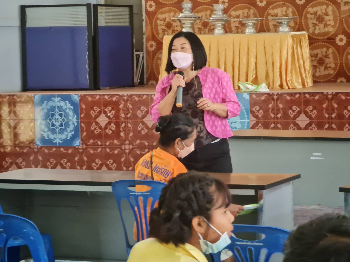 ? CDD KAN News : พช.กาญจน์ร่วมกับชมรมแม่ดีเด่นแห่งชาติจังหวัดกาญจนบุรี จัดอบรมโครงการส่งเสริมอาชีพแก่สตรีครัวเรือนยากจน รุ่นที่ 3 ในพื้นที่อำเภอห้วยกระเจา