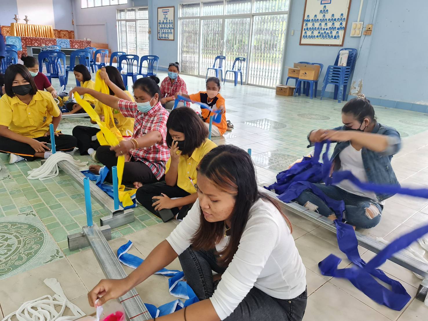 ? CDD KAN News : พช.กาญจน์ร่วมกับชมรมแม่ดีเด่นแห่งชาติจังหวัดกาญจนบุรี จัดอบรมโครงการส่งเสริมอาชีพแก่สตรีครัวเรือนยากจน รุ่นที่ 3 ในพื้นที่อำเภอห้วยกระเจา