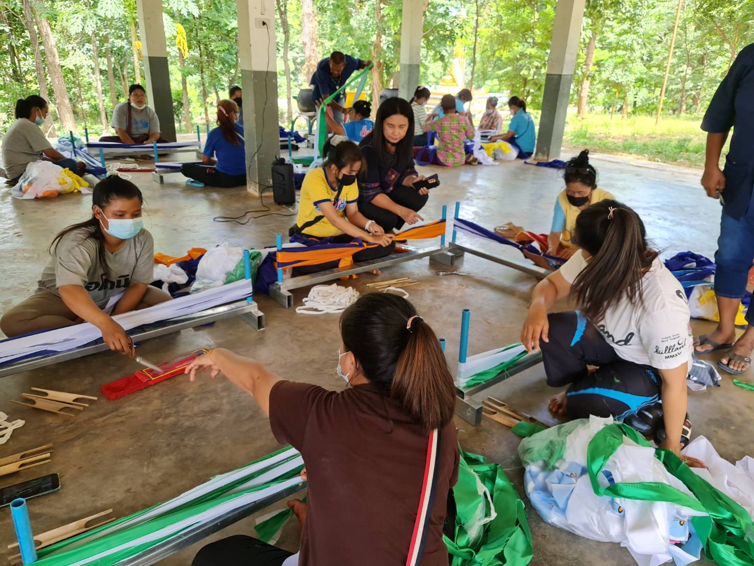 ? CDD KAN News : พช.กาญจน์ร่วมกับชมรมแม่ดีเด่นแห่งชาติจังหวัดกาญจนบุรี จัดอบรมโครงการส่งเสริมอาชีพแก่สตรีครัวเรือนยากจน ในพื้นที่อำเภอศรีสวัสดิ์
