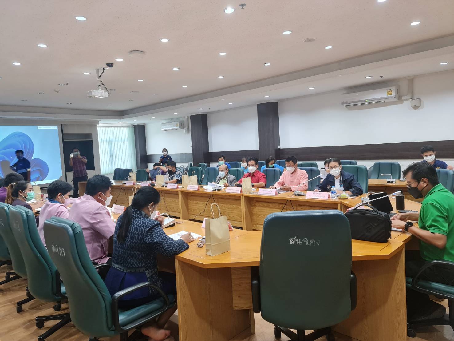 ? CDD KAN News : พช.กาญจนบุรี จัดประชุมประเมินศักยภาพพื้นที่ต้นแบบการพัฒนาคุณภาพชีวิต ตามหลักทฤษฎีใหม่ ประยุกต์สู่“โคก หนอง นา โมเดล” ในแปลง (CLM) ระดับตำบล