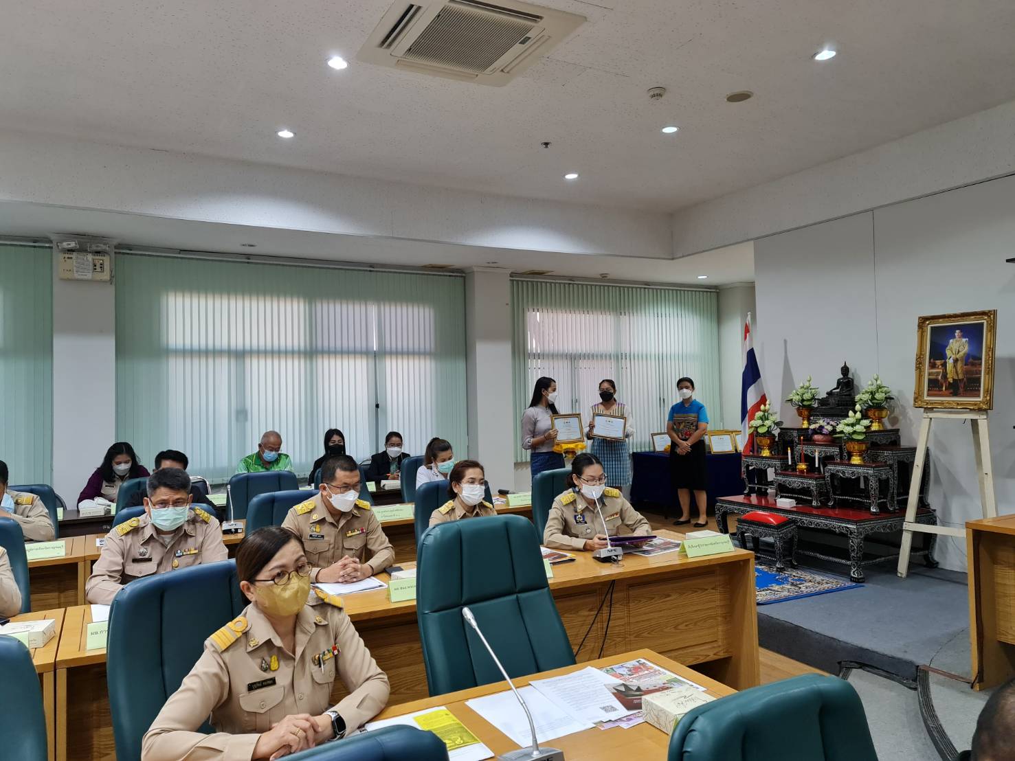 ? CDD KAN News : พช.กาญจน์ ร่วมประชุมหัวหน้าส่วนราชการและนายอำเภอประจำเดือนมิถุนายน ครั้งที่ 6 ประจำปี 2565 พร้อมทั้งมอบใบประกาศนียบัตรการประกวดกองทุนแม่ของแผ่นดินดีเด่นระดับจังหวัด ประจำปี 2565
