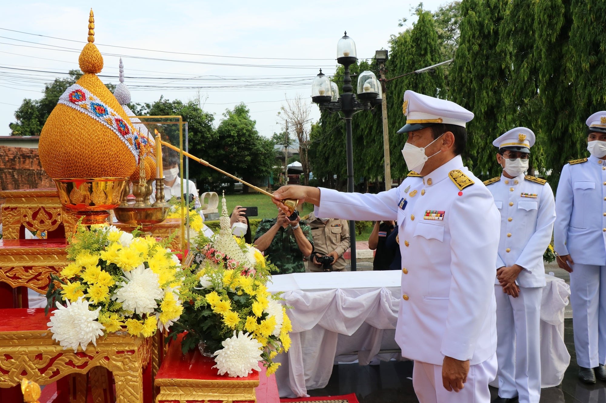 ? CDD KAN News : พช.กาญจนบุรี ถวายราชสักการะพระบรมราชานุสาวรีย์ พระบาทสมเด็จพระนั่งเกล้าเจ้าอยู่หัว ในวันแผ่นดินสมเด็จพระนั่งเกล้าเจ้าอยู่หัว