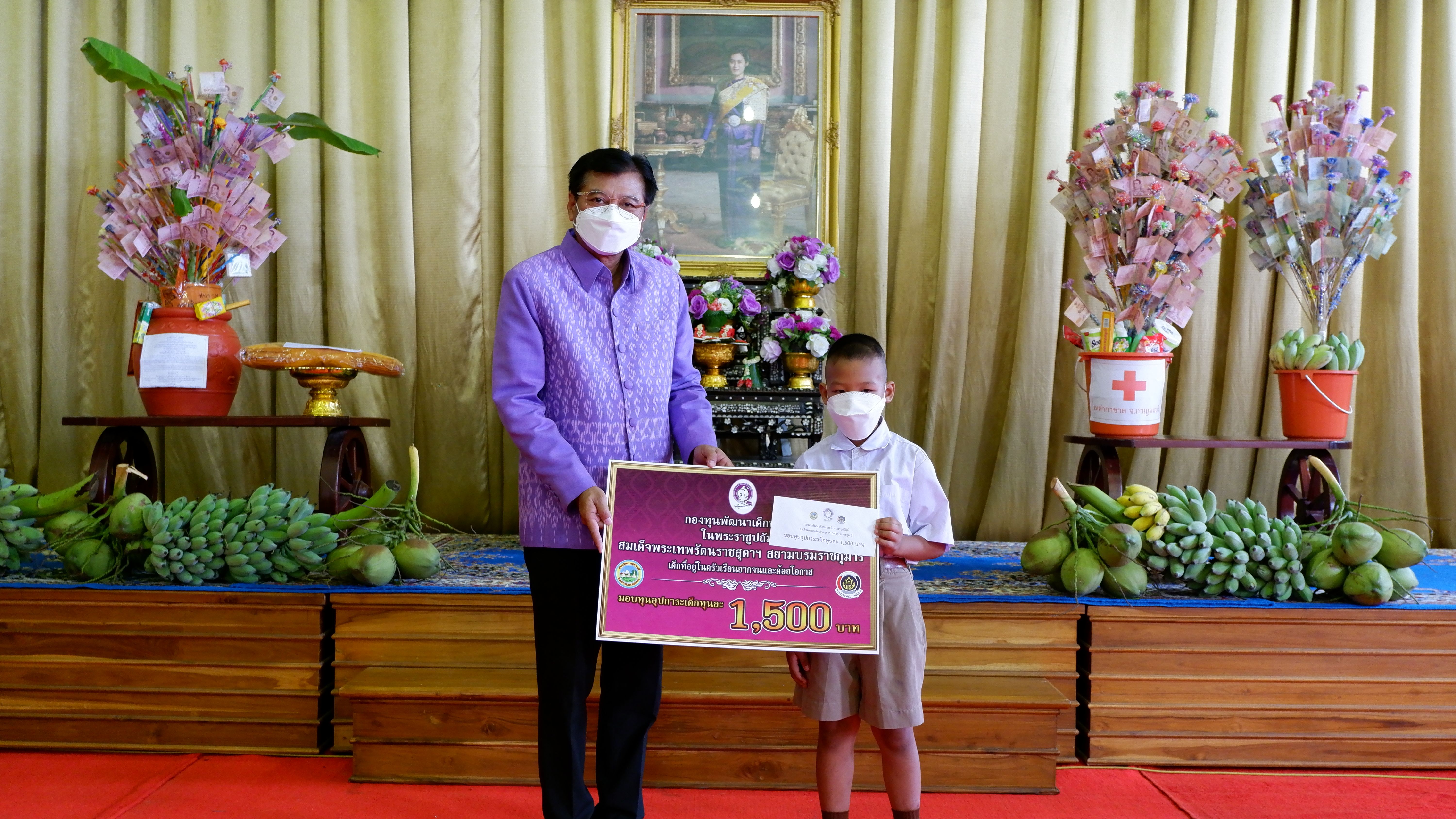 ? CDD KAN News : พช.กาญจนบุรี จัดพิธีทอดผ้าป่าสมทบกองทุนพัฒนาเด็กชนบท ในพระราชูปถัมภ์สมเด็จพระเทพรัตนราชสุดาฯ สยามบรมราชกุมารี ประจำปี 2565
