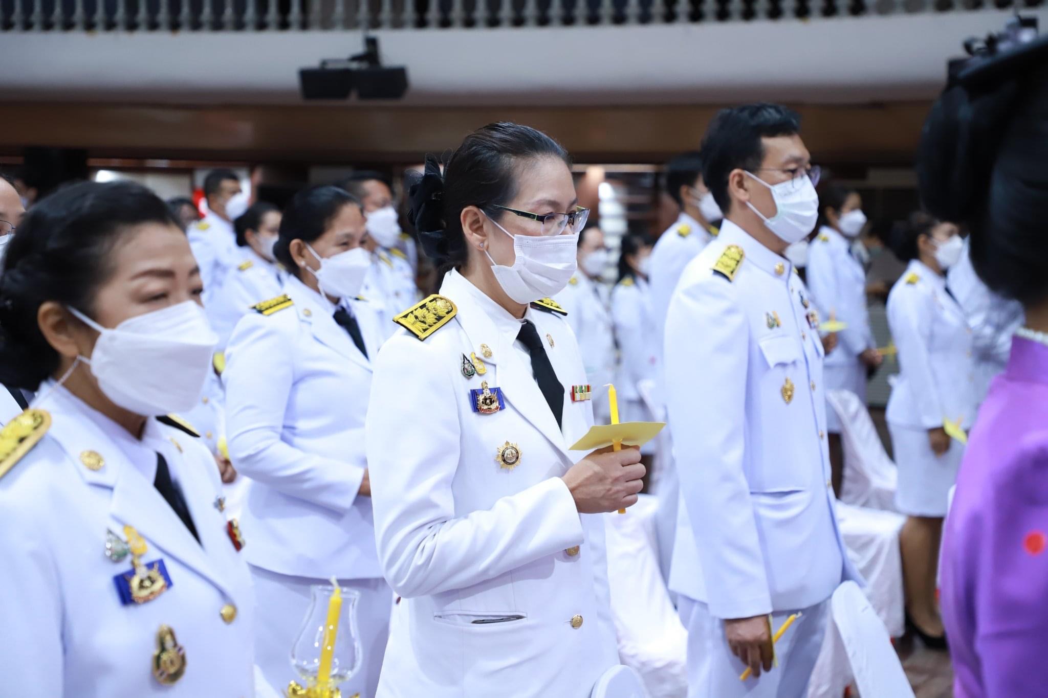 CDD@KAN>>>พัฒนาชุมชนกาญจนบุรี ร่วมพิธีถวายเครื่องราชสักการะและวางพานพุ่ม และพิธีถวายพระพรชัยมงคลเนื่องในโอกาสวันเฉลิมพระชนมพรรษา สมเด็จพระนางเจ้าฯ พระบรมราชินี 3 มิถุนายน 2565