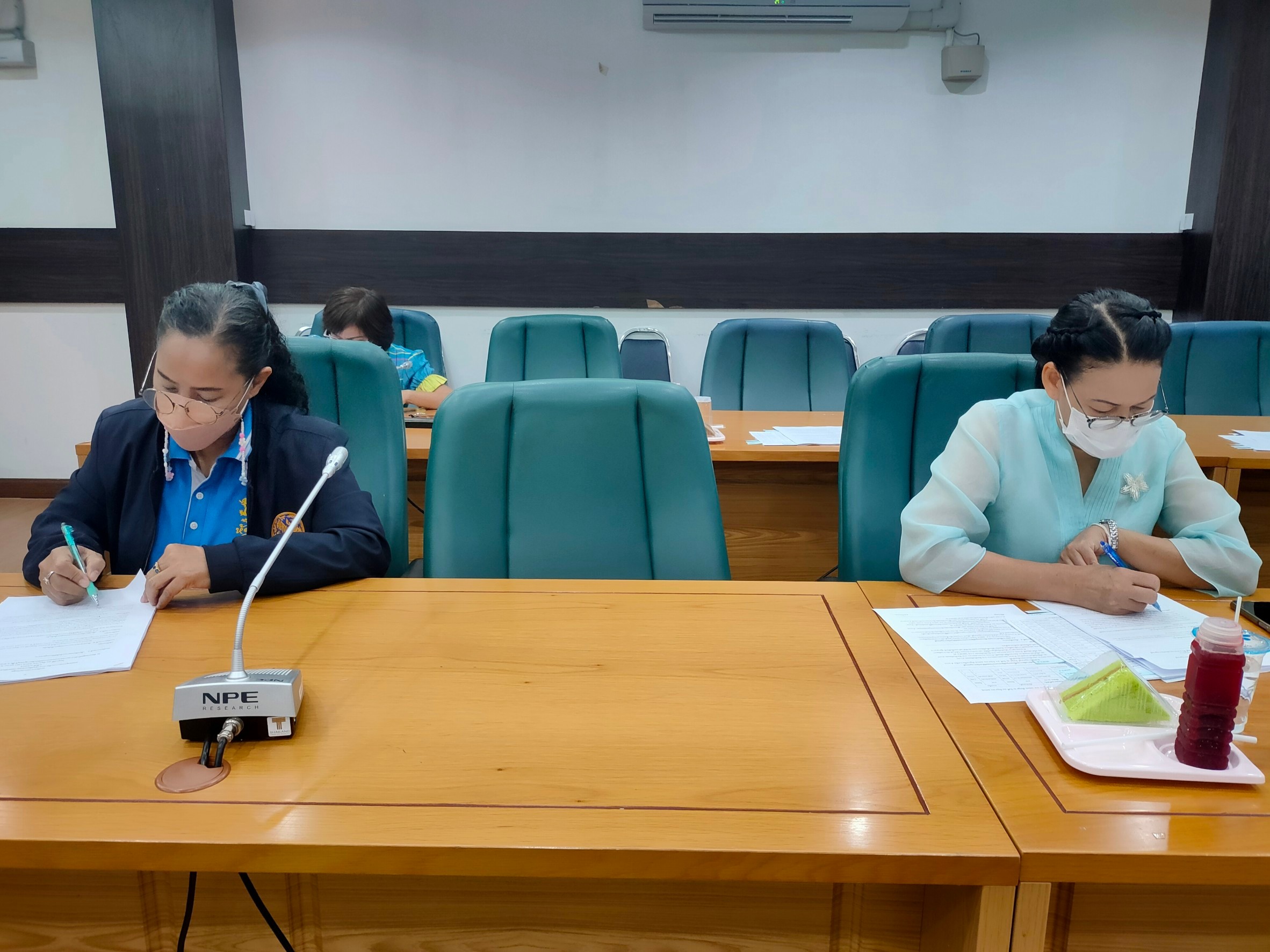CDD KAN News : พช.กาญจนบุรี จัดการประชุมคณะอนุกรรมการบริหารกองทุนพัฒนาบทบาทสตรีระดับจังหวัดกาญจนบุรี ครั้งที่ 4/2565