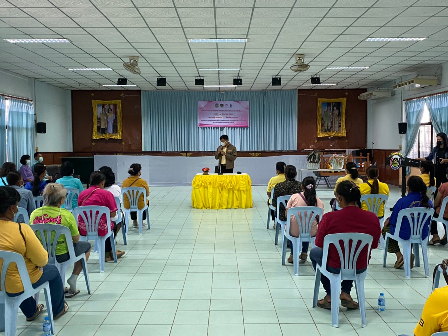 ? CDD KAN News : พช.กาญจน์ร่วมกับชมรมแม่ดีเด่นแห่งชาติจังหวัดกาญจนบุรี จัดอบรมโครงการส่งเสริมอาชีพแก่สตรีครัวเรือนยากจน รุ่นที่ 2 ในพื้นที่อำเภอบ่อพลอย