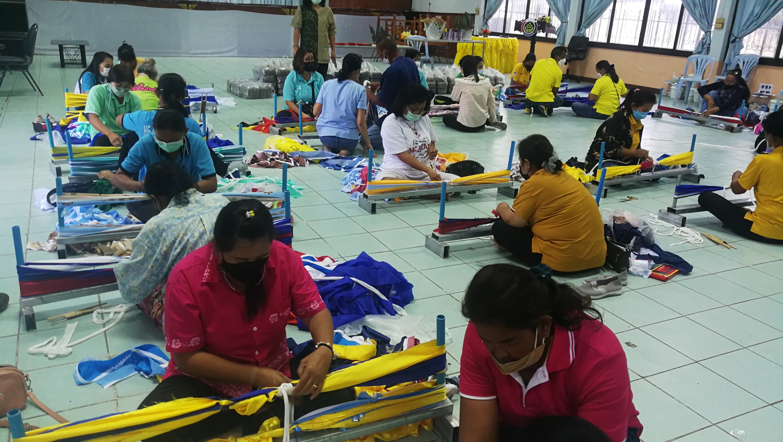 ? CDD KAN News : พช.กาญจน์ร่วมกับชมรมแม่ดีเด่นแห่งชาติจังหวัดกาญจนบุรี จัดอบรมโครงการส่งเสริมอาชีพแก่สตรีครัวเรือนยากจน รุ่นที่ 2 ในพื้นที่อำเภอบ่อพลอย