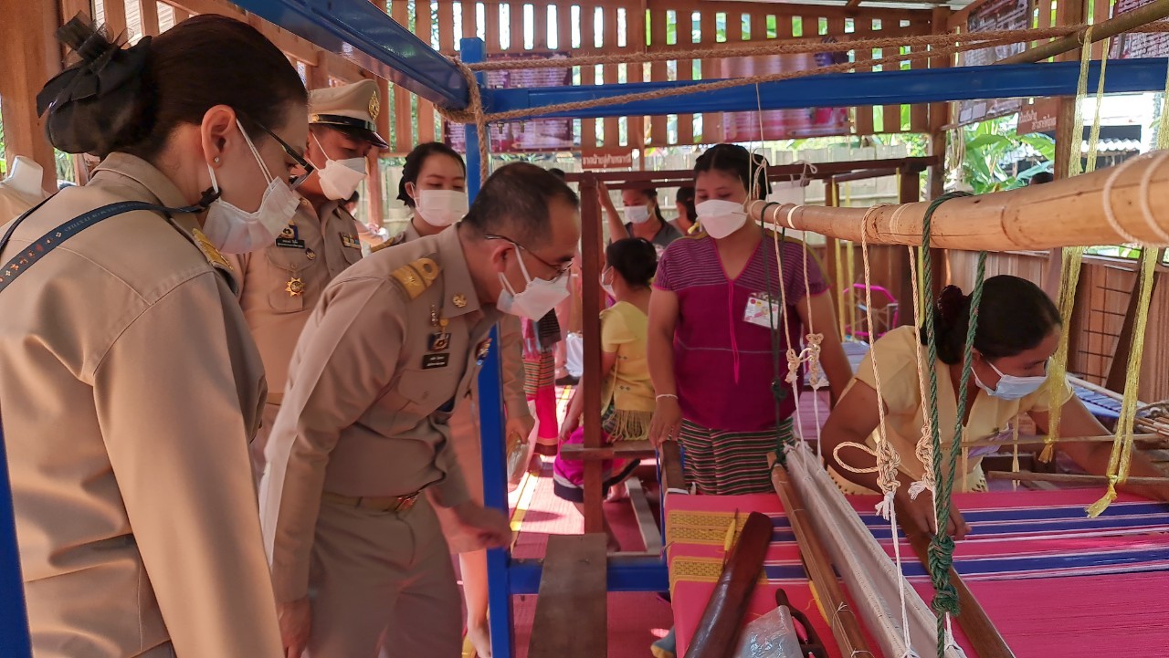 อธิบดีกรมการพัฒนาชุมชนเข้าเฝ้ารับเสด็จสมเด็จพระเจ้าลูกเธอ เจ้าฟ้าพัชรกิติยาภา นเรนทิราเทพยวดี กรมหลวงราชสาริณีสิริพัชร มหาวัชรราชธิดา เนื่องในโอกาสเสด็จติดตามความคืบหน้าโครงการพัฒนาชุมชนในพื้นที่เขตรักษาพันธุ์สัตว์ป่าทุ่งใหญ่นเรศวรด้านตะวันตก จังหวัดกาญจนบุรี (บ้านไล่โว่-สาละวะ)