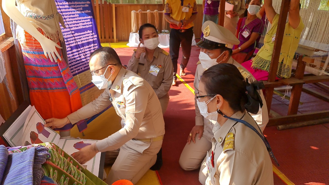อธิบดีกรมการพัฒนาชุมชนเข้าเฝ้ารับเสด็จสมเด็จพระเจ้าลูกเธอ เจ้าฟ้าพัชรกิติยาภา นเรนทิราเทพยวดี กรมหลวงราชสาริณีสิริพัชร มหาวัชรราชธิดา เนื่องในโอกาสเสด็จติดตามความคืบหน้าโครงการพัฒนาชุมชนในพื้นที่เขตรักษาพันธุ์สัตว์ป่าทุ่งใหญ่นเรศวรด้านตะวันตก จังหวัดกาญจนบุรี (บ้านไล่โว่-สาละวะ)