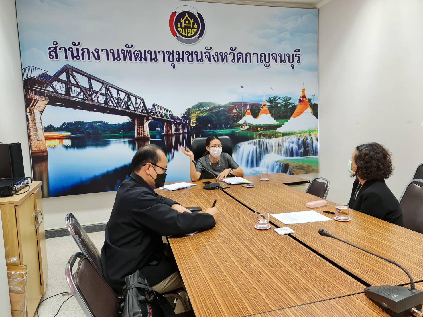 ? CDD KAN News : พัฒนาการจังหวัดกาญจนบุรี ร่วมให้สัมภาษณ์ เรื่อง “การบริหารราชการแผ่นดินบนพื้นฐานหลักปรัชญาของเศรษฐกิจพอเพียง ระยะที่ 2” แก่ศูนย์ศึกษาการพัฒนาที่ยั่งยืนและเศรษฐกิจพอเพียง