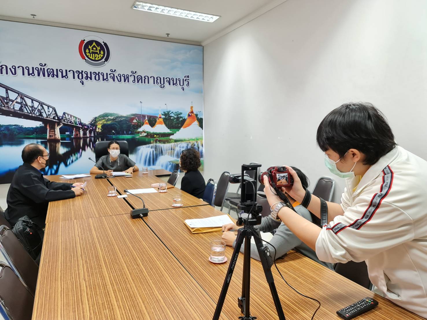 ? CDD KAN News : พัฒนาการจังหวัดกาญจนบุรี ร่วมให้สัมภาษณ์ เรื่อง “การบริหารราชการแผ่นดินบนพื้นฐานหลักปรัชญาของเศรษฐกิจพอเพียง ระยะที่ 2” แก่ศูนย์ศึกษาการพัฒนาที่ยั่งยืนและเศรษฐกิจพอเพียง