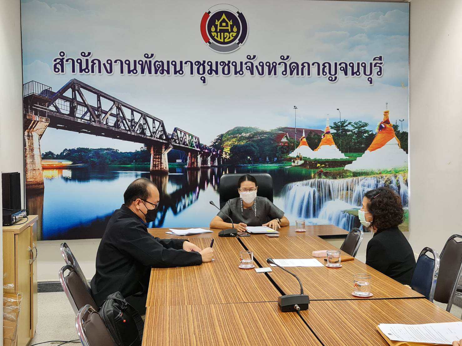 ? CDD KAN News : พัฒนาการจังหวัดกาญจนบุรี ร่วมให้สัมภาษณ์ เรื่อง “การบริหารราชการแผ่นดินบนพื้นฐานหลักปรัชญาของเศรษฐกิจพอเพียง ระยะที่ 2” แก่ศูนย์ศึกษาการพัฒนาที่ยั่งยืนและเศรษฐกิจพอเพียง