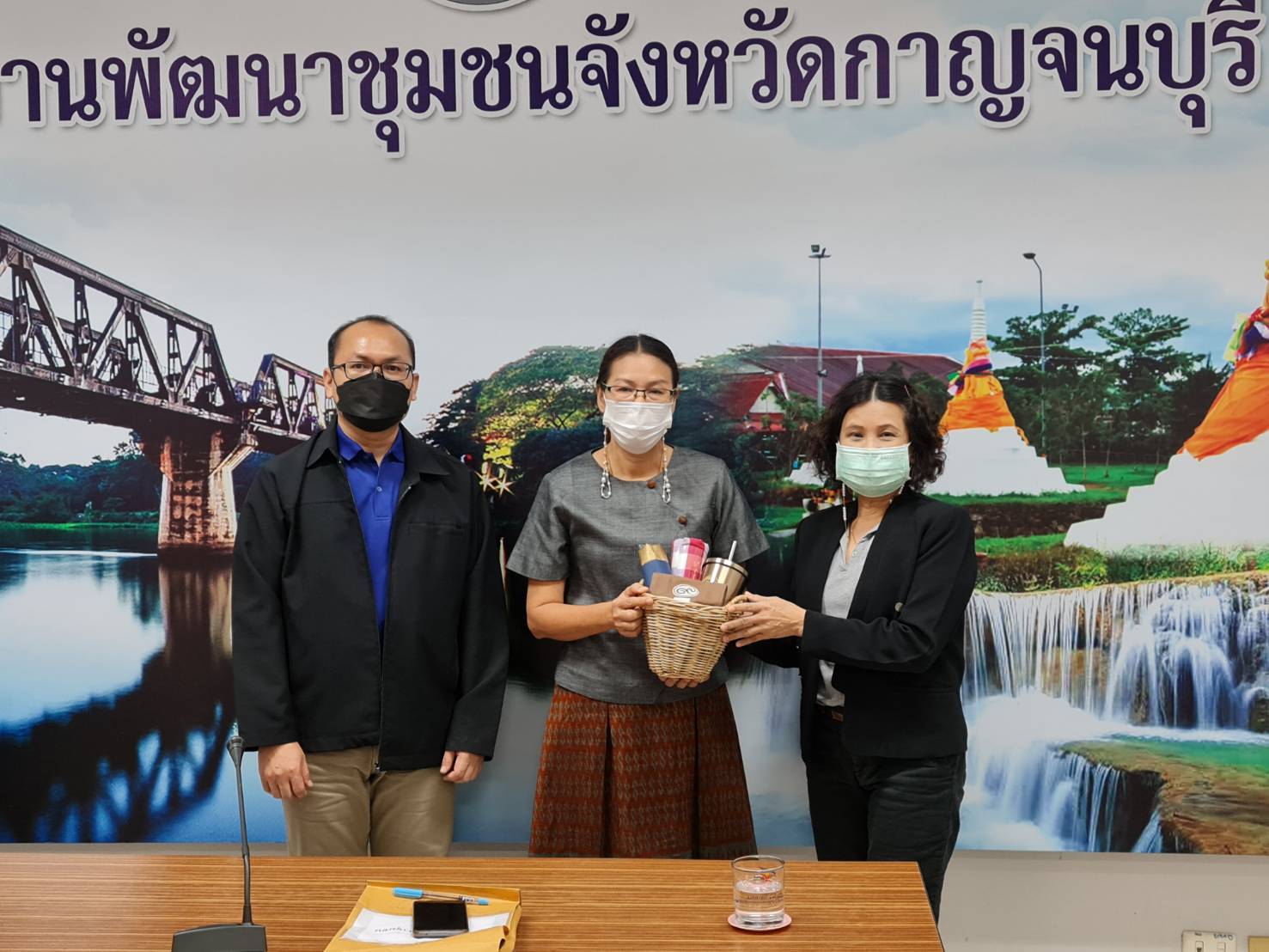 ? CDD KAN News : พัฒนาการจังหวัดกาญจนบุรี ร่วมให้สัมภาษณ์ เรื่อง “การบริหารราชการแผ่นดินบนพื้นฐานหลักปรัชญาของเศรษฐกิจพอเพียง ระยะที่ 2” แก่ศูนย์ศึกษาการพัฒนาที่ยั่งยืนและเศรษฐกิจพอเพียง